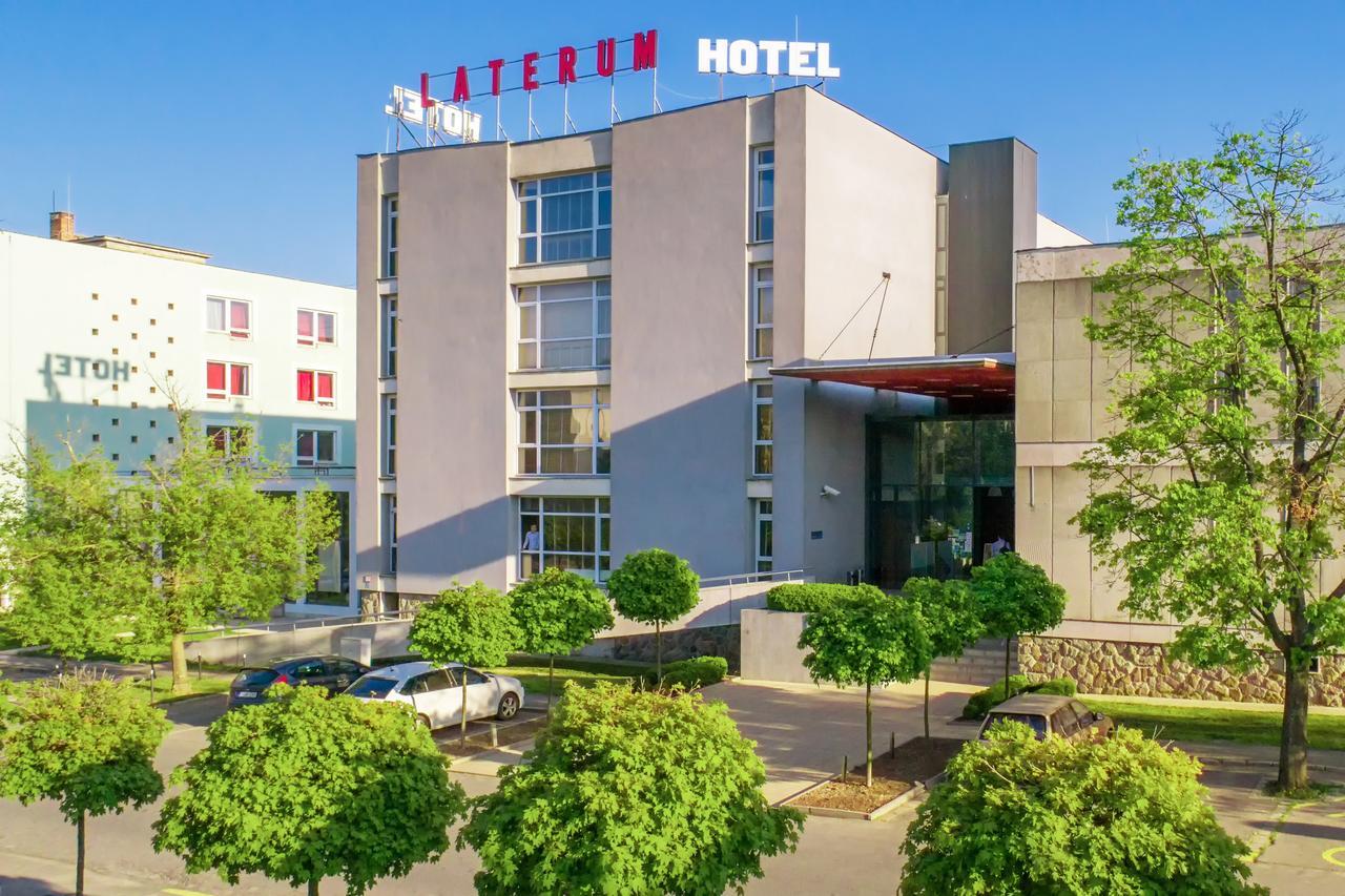 Hotel Laterum ペーチ エクステリア 写真